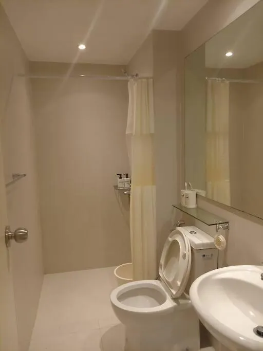 Affordable Staycation In Azure Manila Apartment